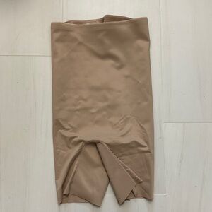 Chantelle Basic Shaping High-Waisted Long Leg Shaper Nude size medium NWOT